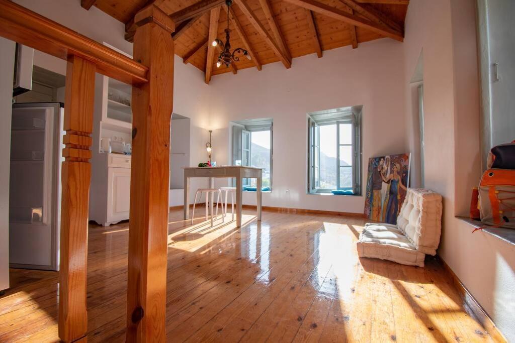 Iolis Loft Hydra Apartment Ngoại thất bức ảnh