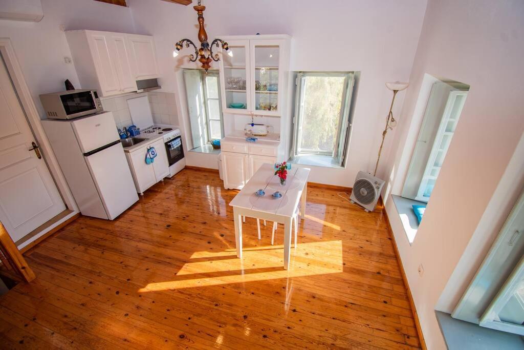 Iolis Loft Hydra Apartment Ngoại thất bức ảnh